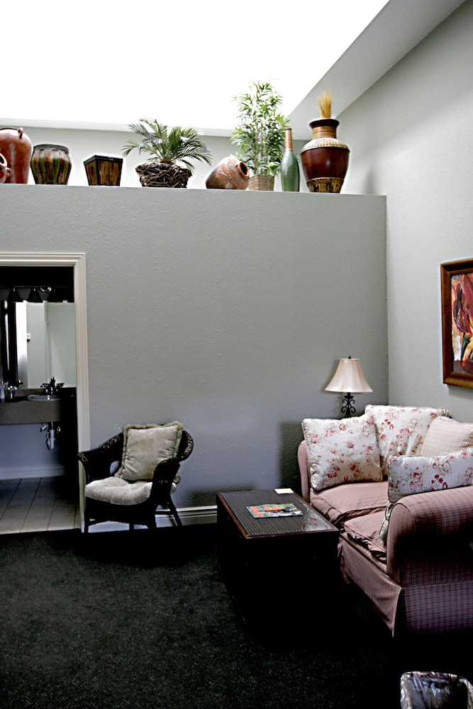 Tremont Inn on Main - photo 12