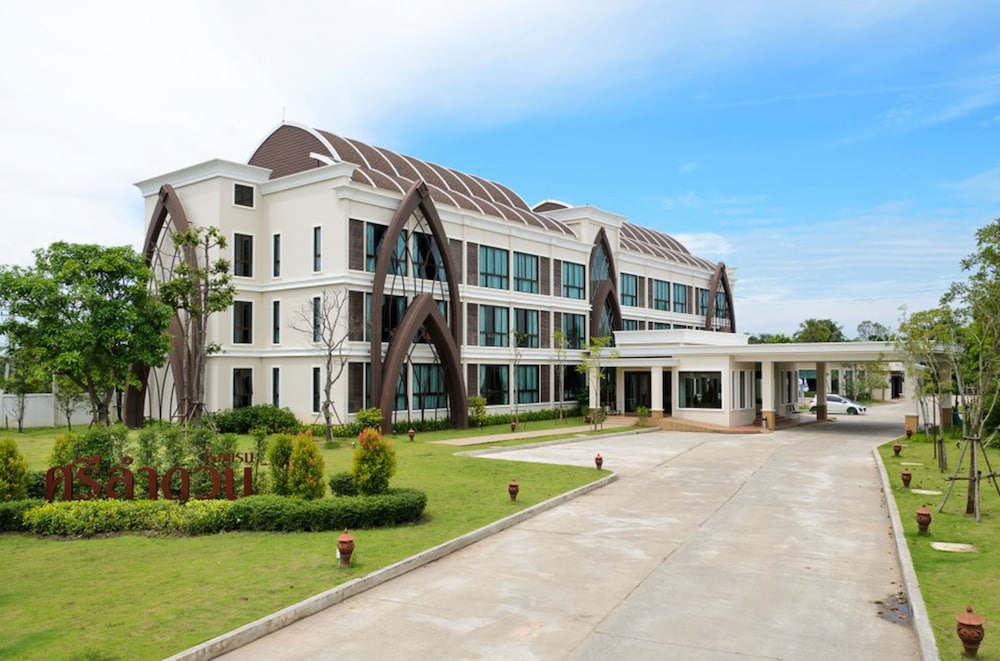 Srilamduan Hotel - carbon neutral hotel in Si Sa Ket