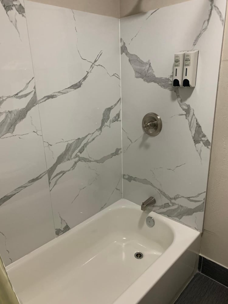 Crescent Park Motel & Suites - photo 18