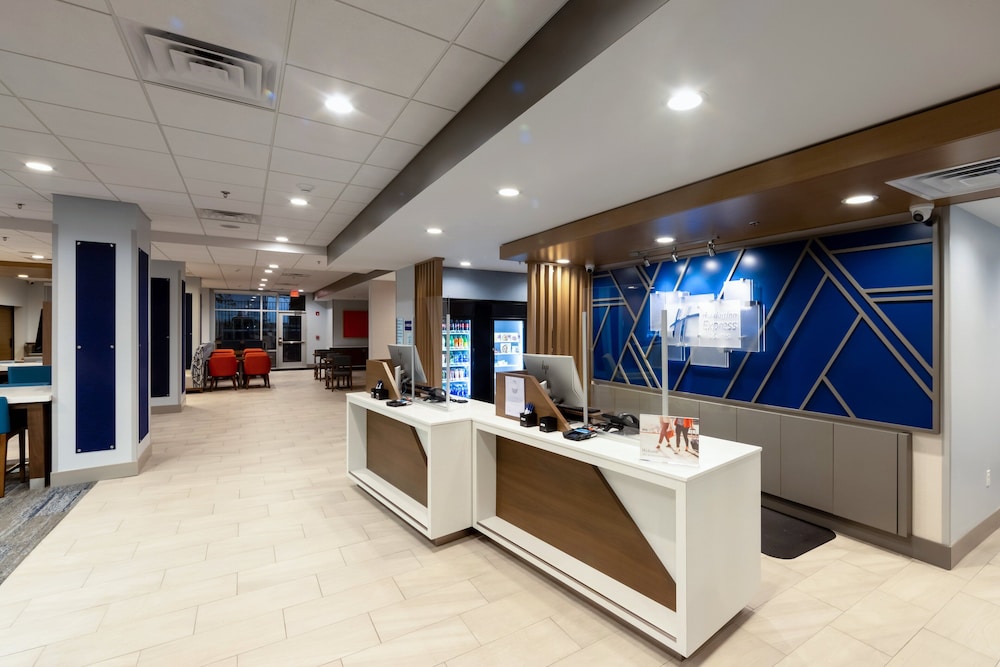 Holiday Inn Express & Suites Harrisonburg University Area by IHG - photo 3