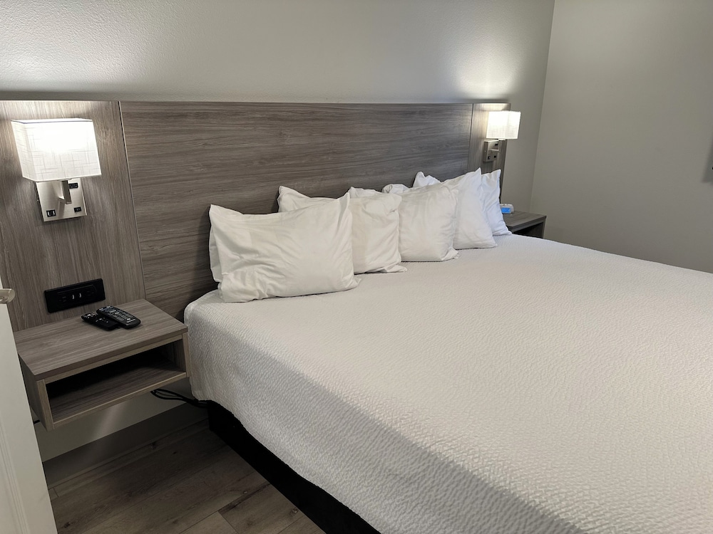 West Beach Suites - photo 21