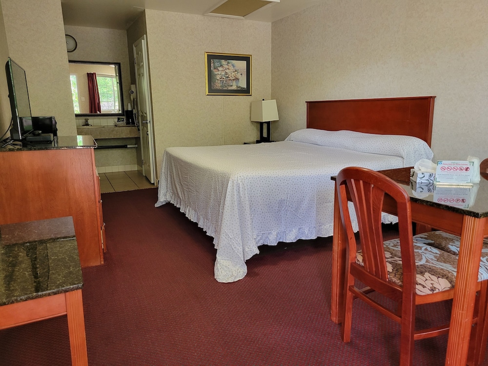 Atrium Inn - photo 13
