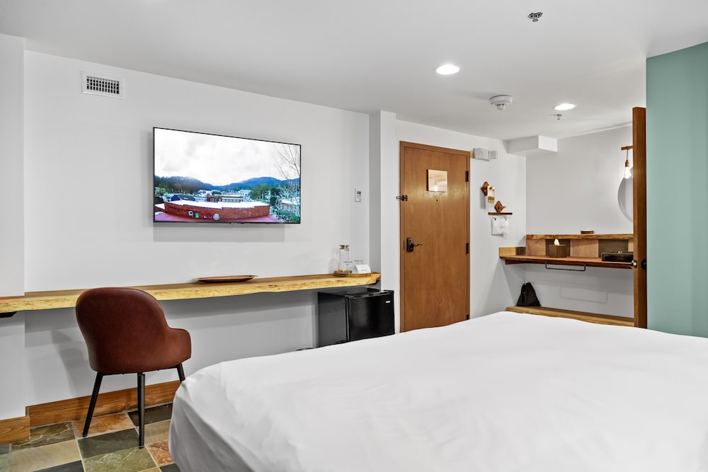 The Horton Hotel and Rooftop Lounge - photo 26