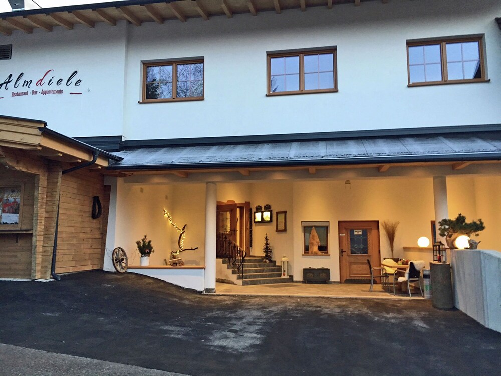 Restaurant Appartements Almdiele — 4-Star Luxury Hotel in Hart Im Zillertal, Austria