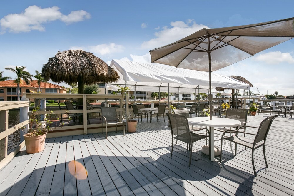 Hideaway Waterfront Resort & Hotel - photo 48
