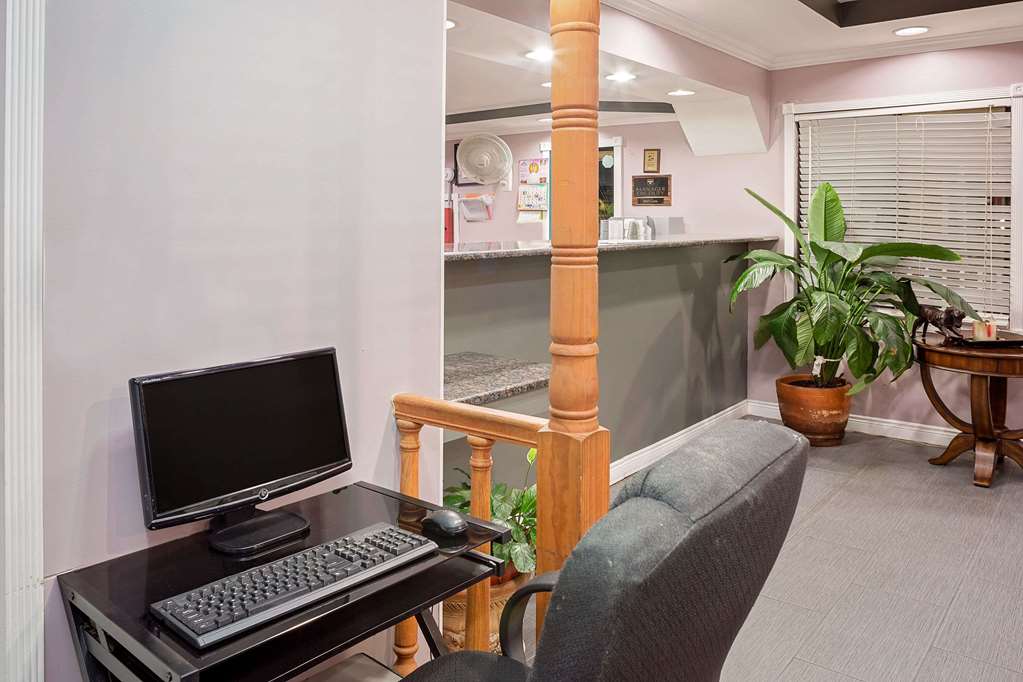 Knights Inn Port Charlotte - photo 4