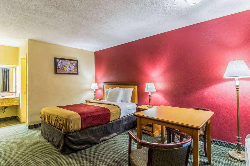 Econo Lodge Whiteville - photo 7