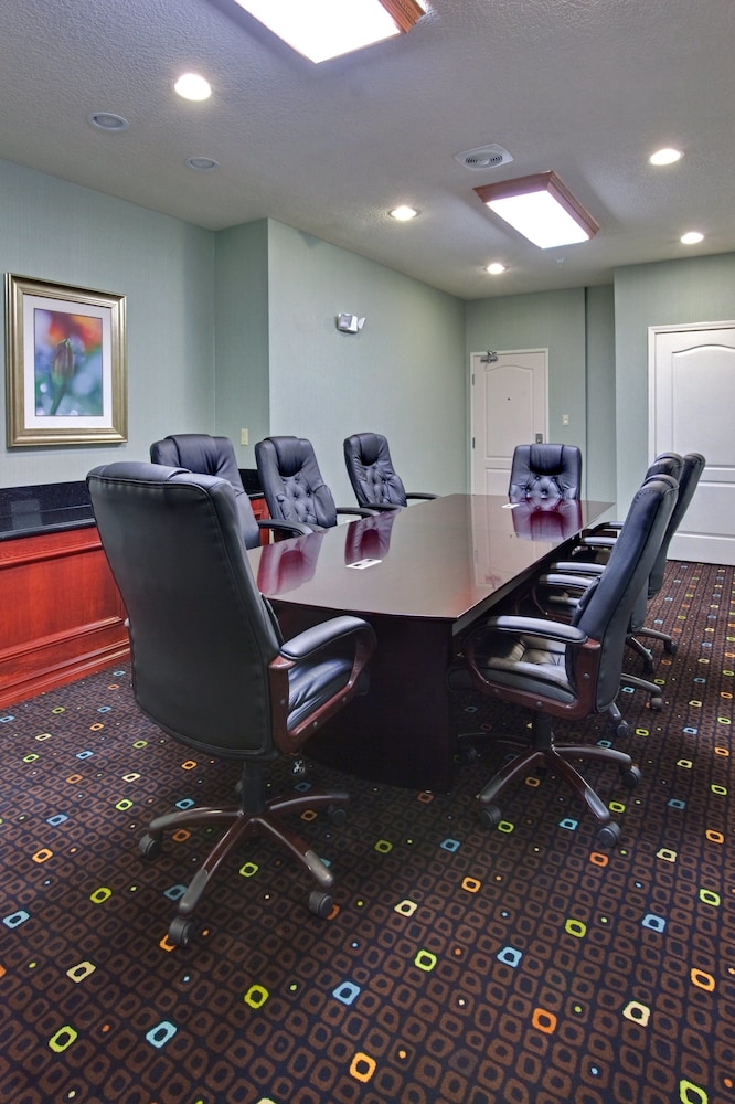 Holiday Inn Express Hotel & Suites Grants Milan - photo 19
