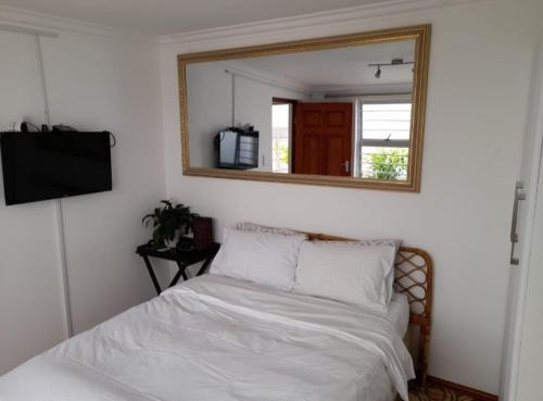 Bachelor cottage STRICTLY HALAAL Garlandale Rondebosch East