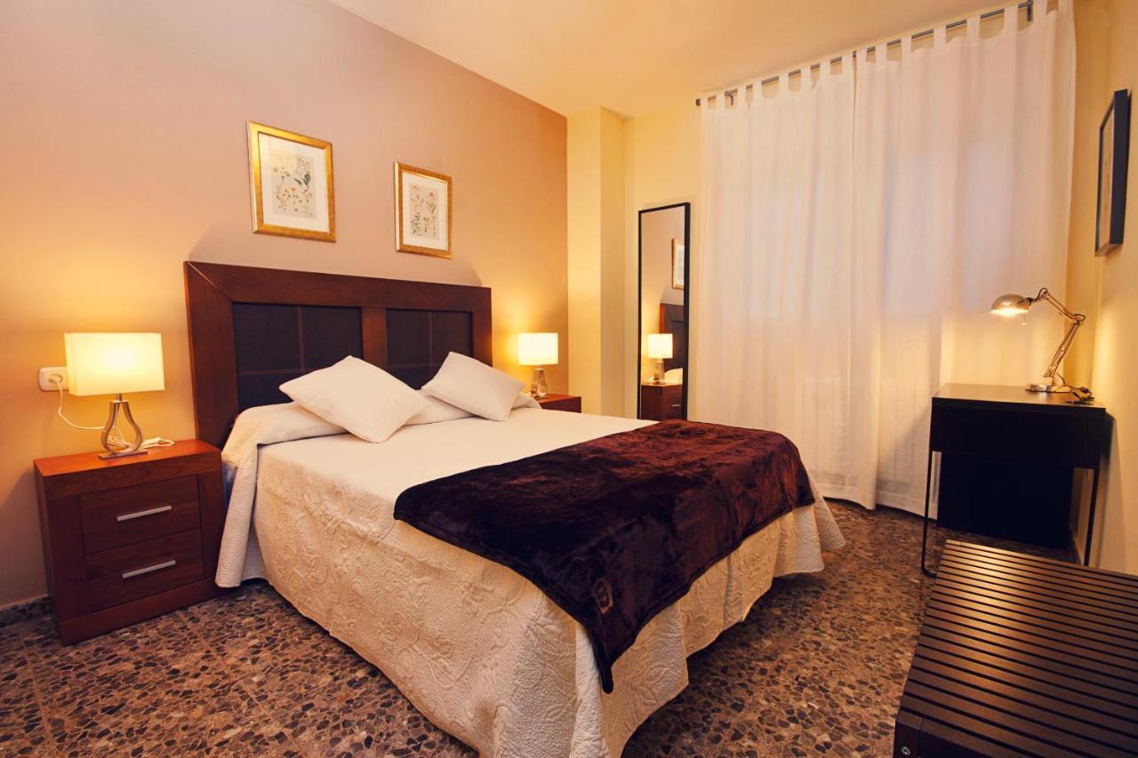 Apartamentos Turísticos Ceres Parking Gratis — 4-Star Luxury Hotel in Merida, Spain