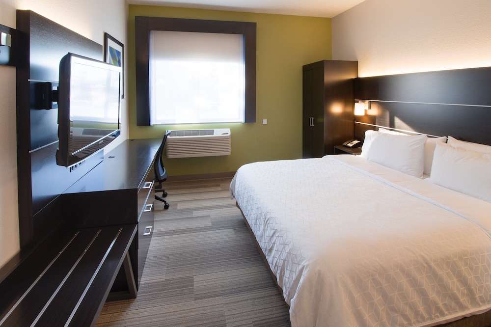 Holiday Inn Express & Suites Worthington an IHG Hotel - photo 5