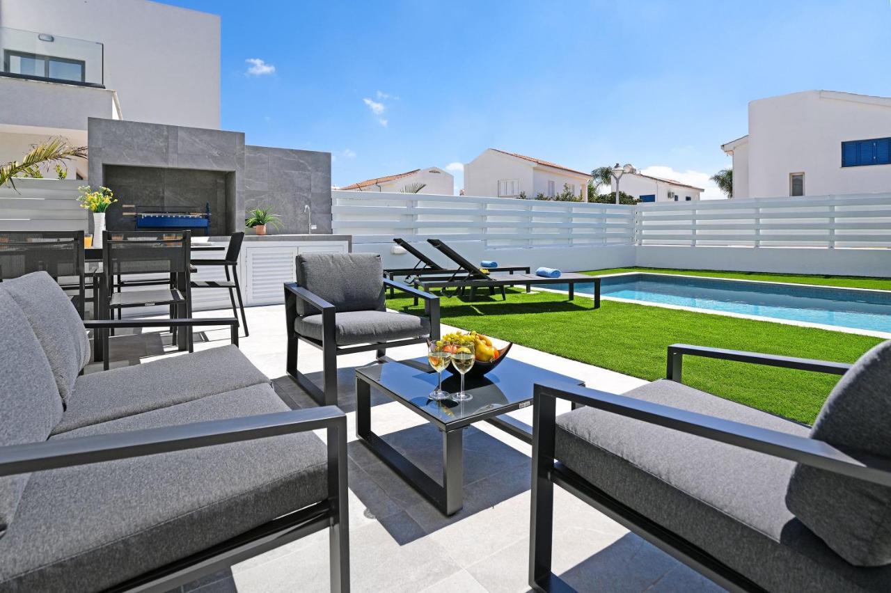 Villa Flora 3Bed all En suite with Private Pool