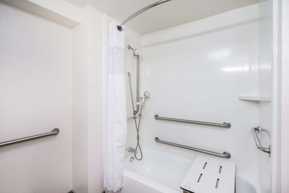 Hampton Inn Clifton Park - photo 20