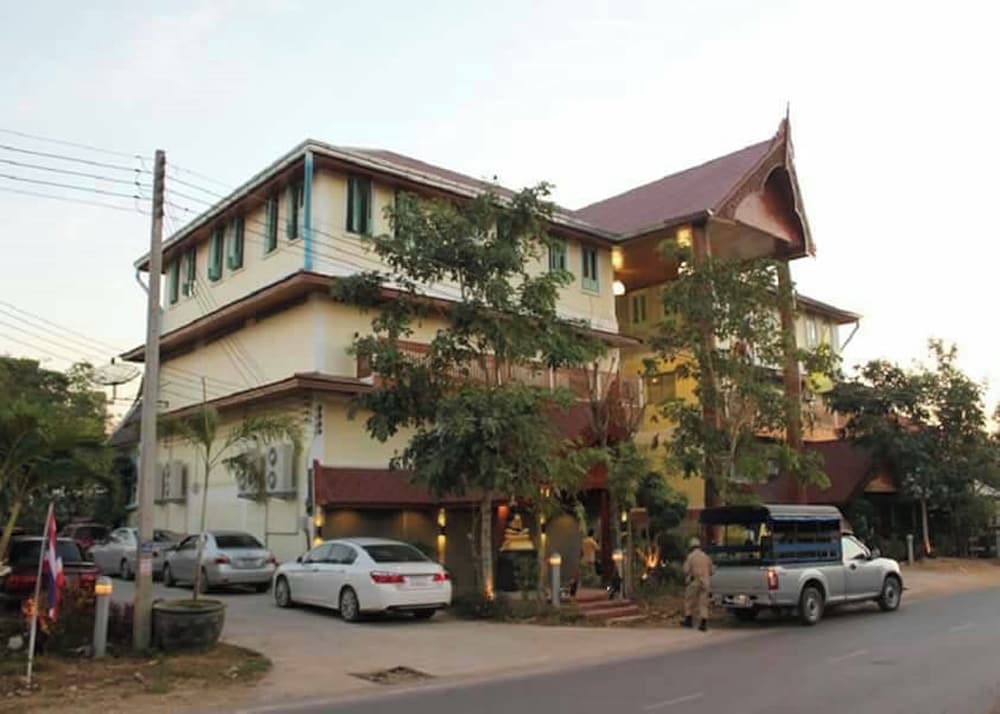 Ruenthai Ayutthaya Resort And Restaurant in Phra Nakhon Si Ayutthaya, Thailand