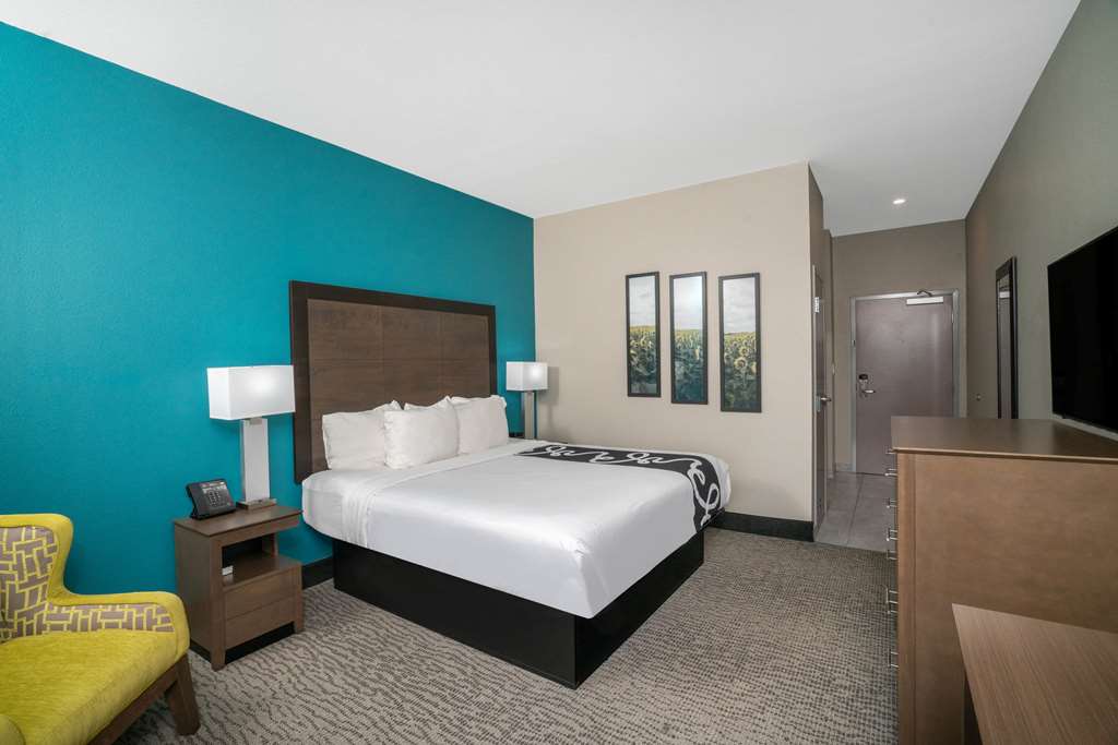La Quinta Inn & Suites by Wyndham West Memphis - photo 19