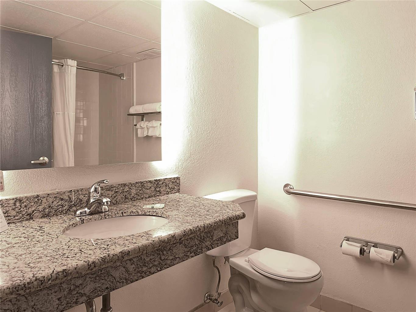 Quality Inn & Suites Everett - photo 16