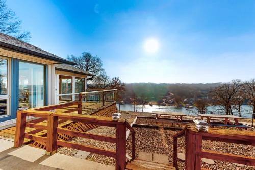 What a View — 4-Star Luxury Hotel in Bella Vista, United States