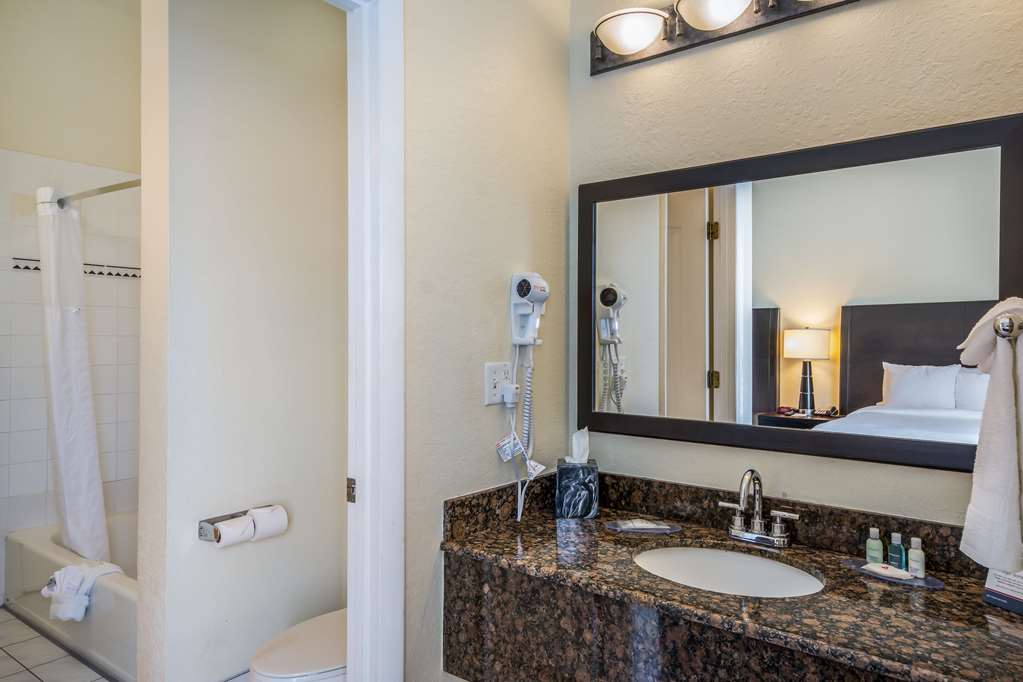 Clarion Inn & Suites Central Clearwater Beach - photo 42