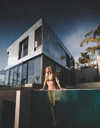 Saudade Residence Ultra Luxury Futuristic Ocean Zen Retreat — 4-Star Luxury Hotel in Ribeira Brava, Portugal
