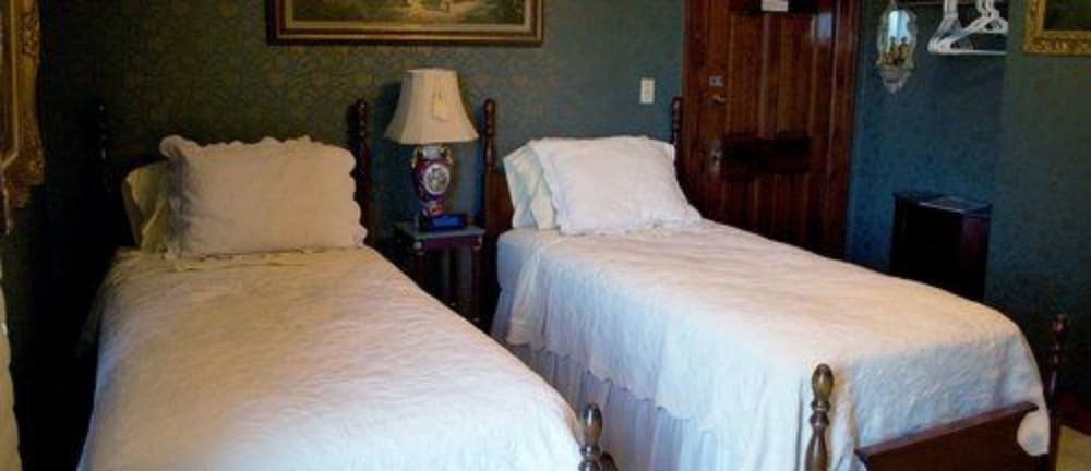 J. Paule's Fenn Inn - photo 13