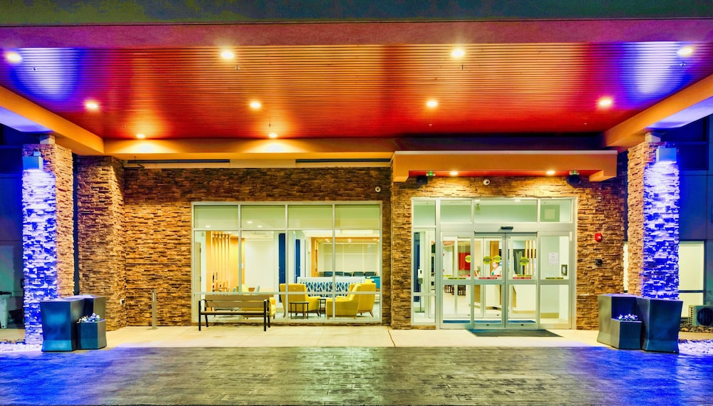 Holiday Inn Express & Suites Harrisonburg University Area by IHG - photo 53