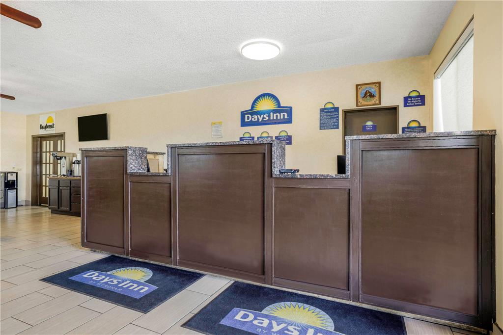 Days Inn by Wyndham Cortez - photo 10