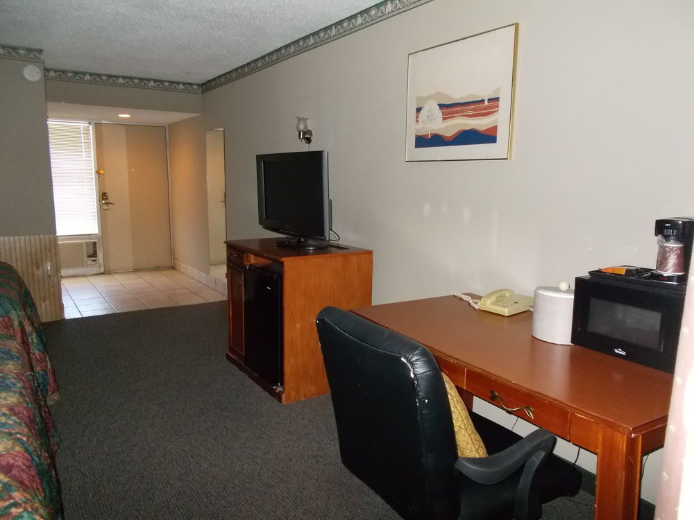 Season's Inn - photo 14