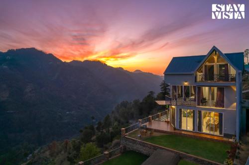 StayVista at Orion Villa with Jacuzzi Mountain View — 5-Star Luxury Hotel in Shimla, India