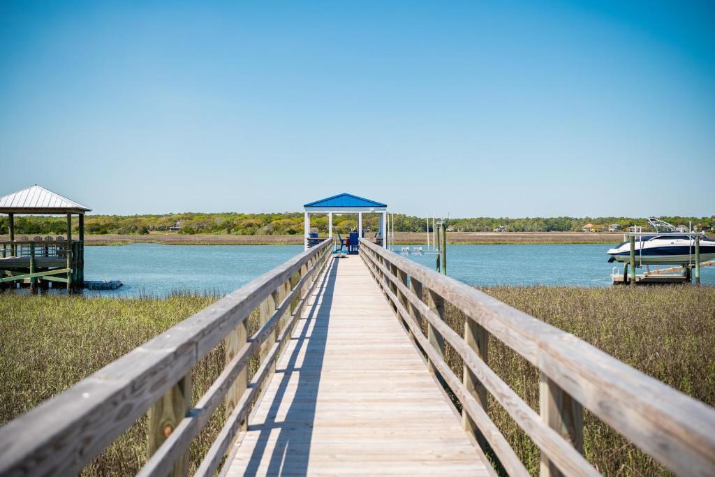 Golden Hour by Oak Island Accommodations - photo 16