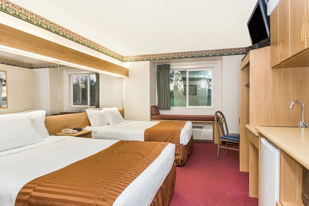 Brush inn and Suites - photo 8