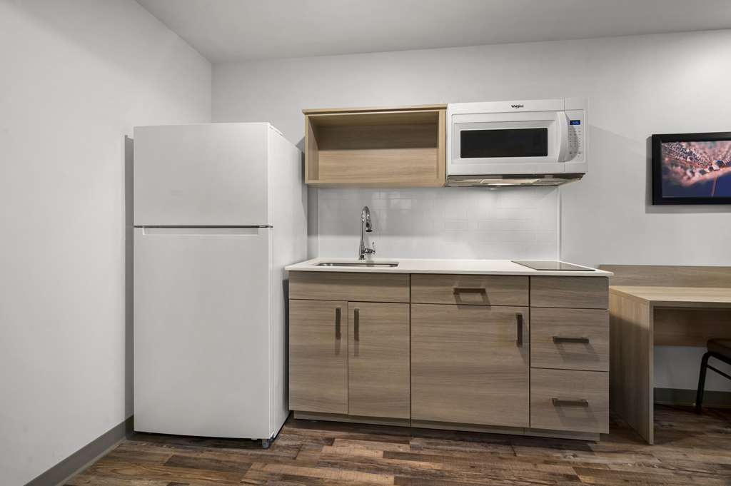 WoodSpring Suites Dearborn Detroit - photo 12