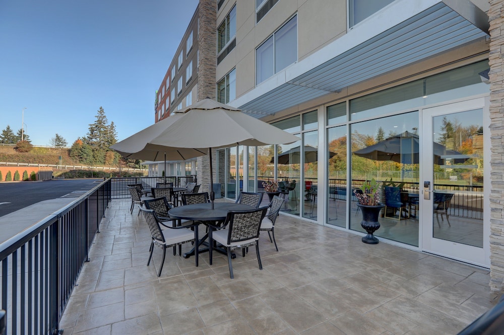 Holiday Inn Express & Suites Auburn Downtown by IHG - photo 52