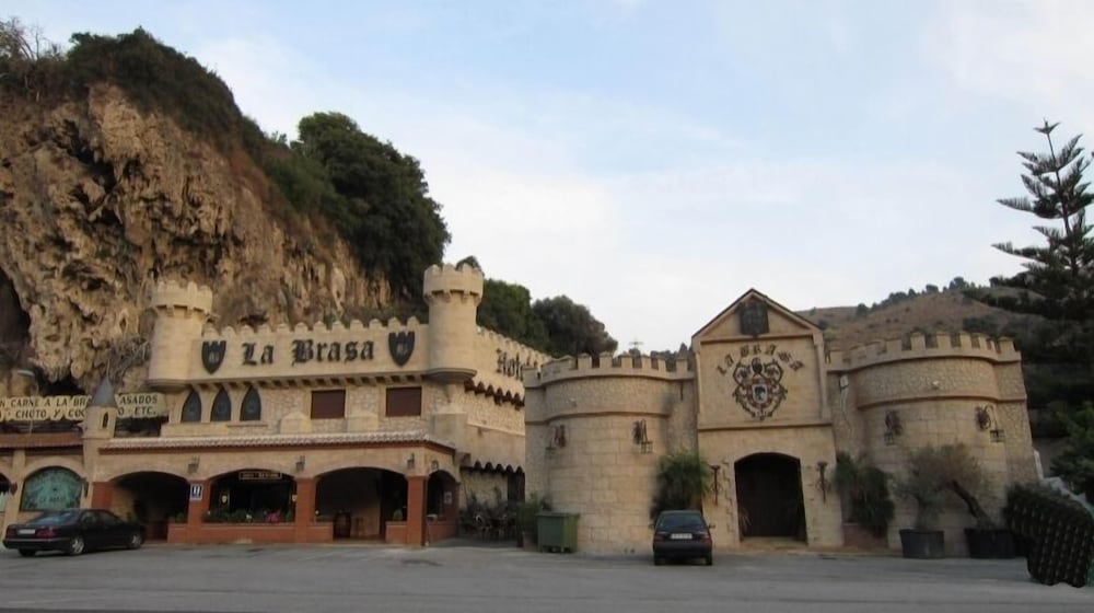 Hotel La Brasa — hotel in Velez De Benaudalla