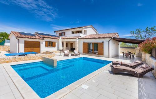 Villa Tea in Central Istria with private pool for 10 persons — 4-Star Luxury Hotel in Vodnjan, Croatia