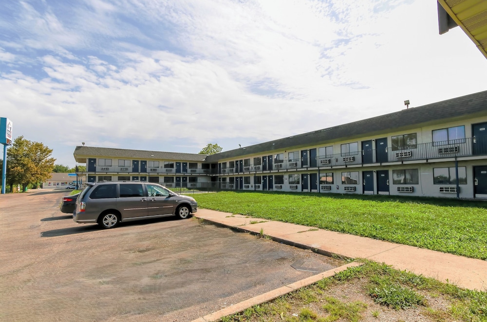 Motel6 Topeka KS Northwest - photo 38
