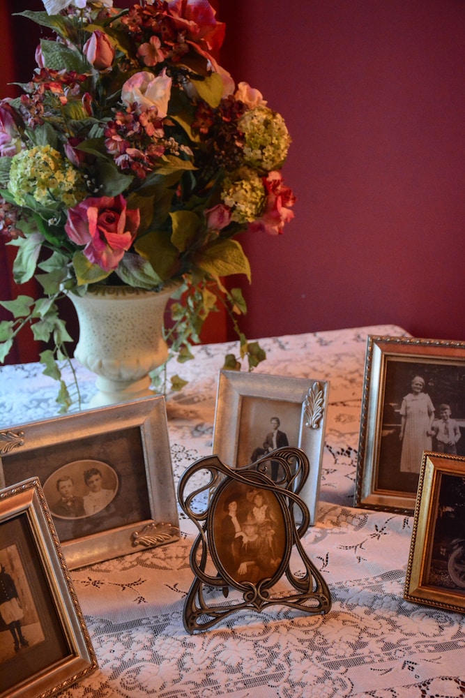 Looking Glass Inn - photo 78