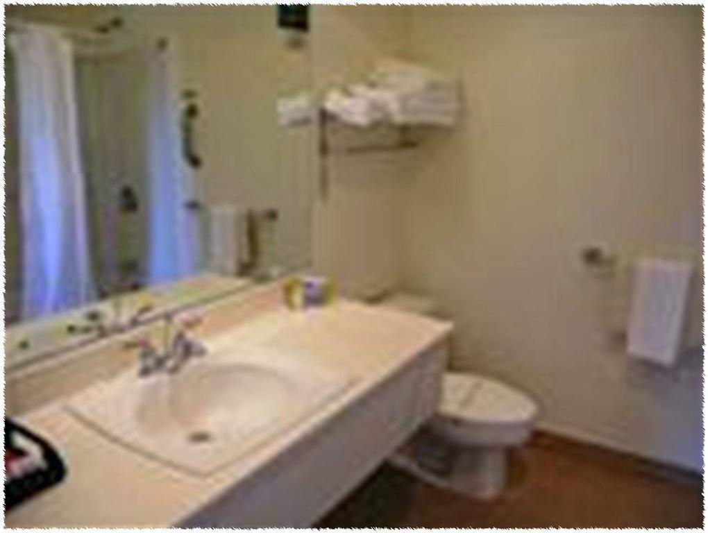 Windmill Inn Of Roseburg - photo 30