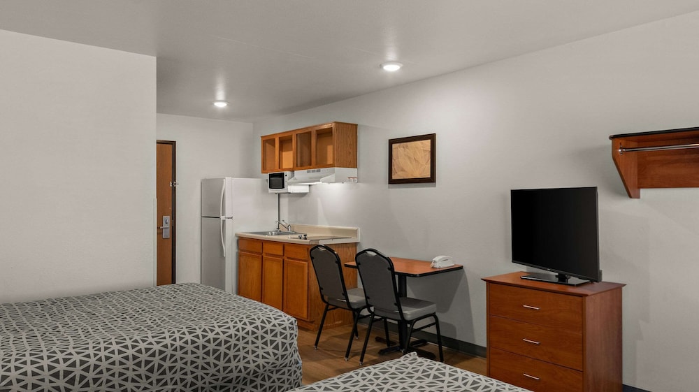 WoodSpring Suites Evansville East - photo 14