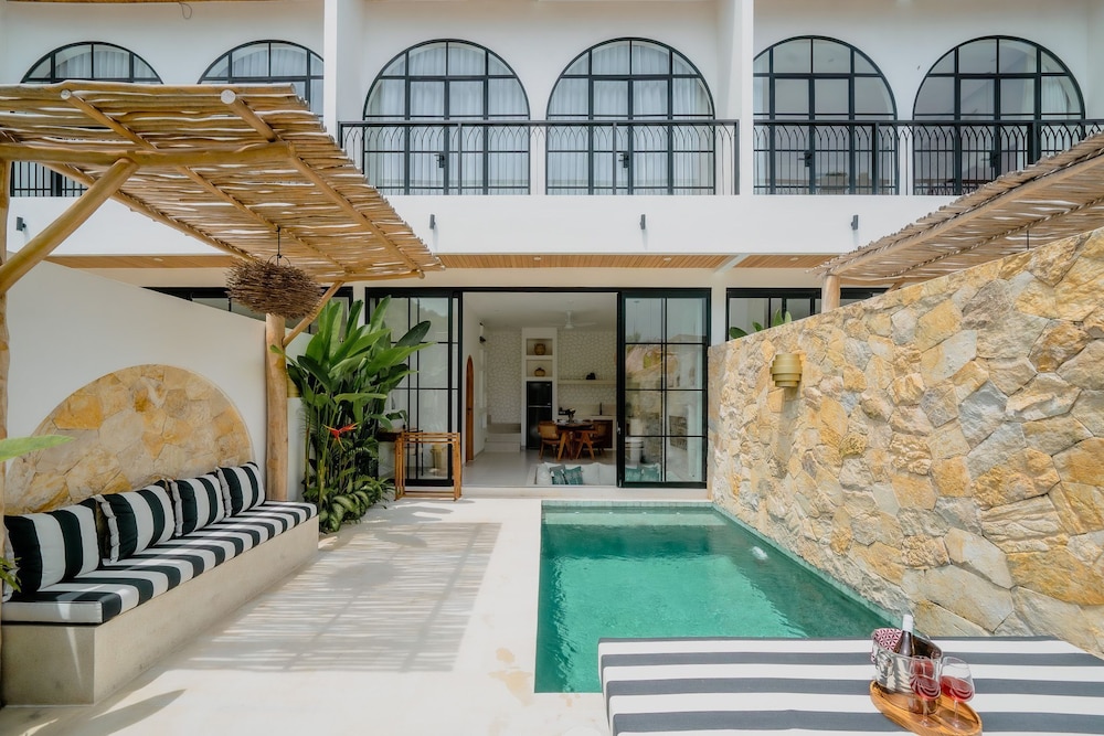 Villa Maiora Tres Bingin — 4-Star Luxury Hotel in Pecatu, Indonesia