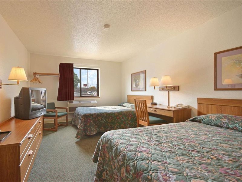 Super 8 by Wyndham Hammond North - photo 5