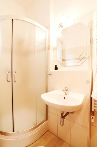 Villa Lana Apartments — 4-Star Luxury Hotel in Tisno, Croatia