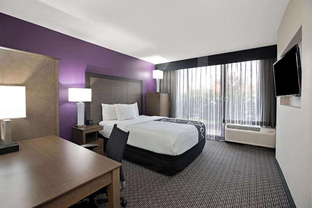 La Quinta Inn & Suites by Wyndham Rancho Cordova Sacramento - photo 34