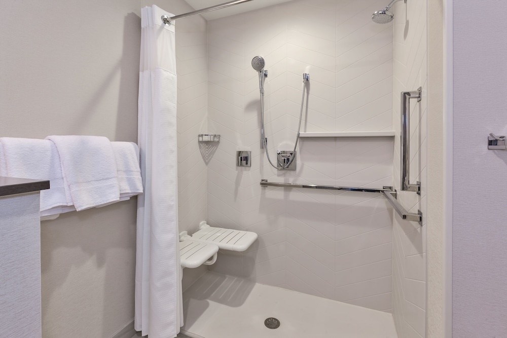 Fairfield Inn & Suites by Marriott Grand Rapids North - photo 19