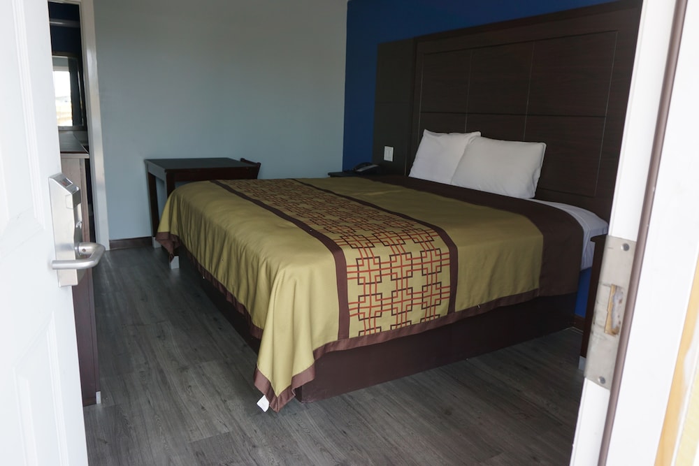 Star Light Inn - photo 11