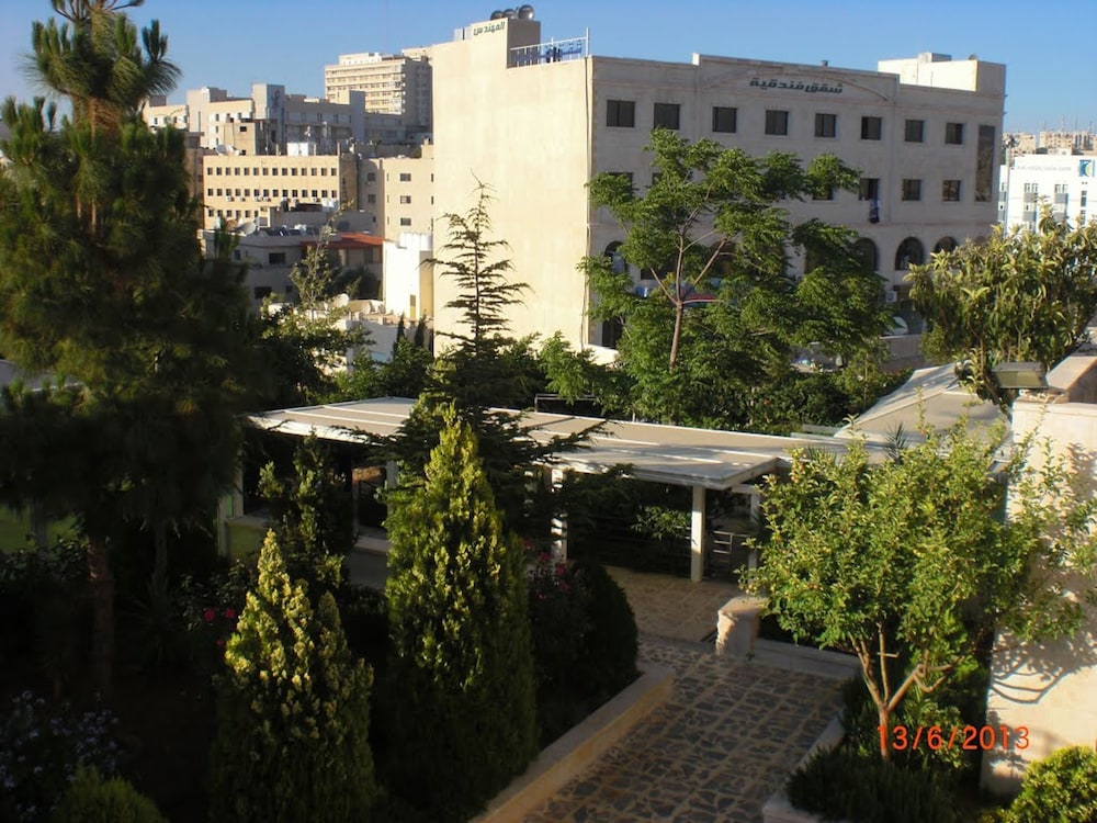Almohandes Hotel apartment in Amman, Jordan