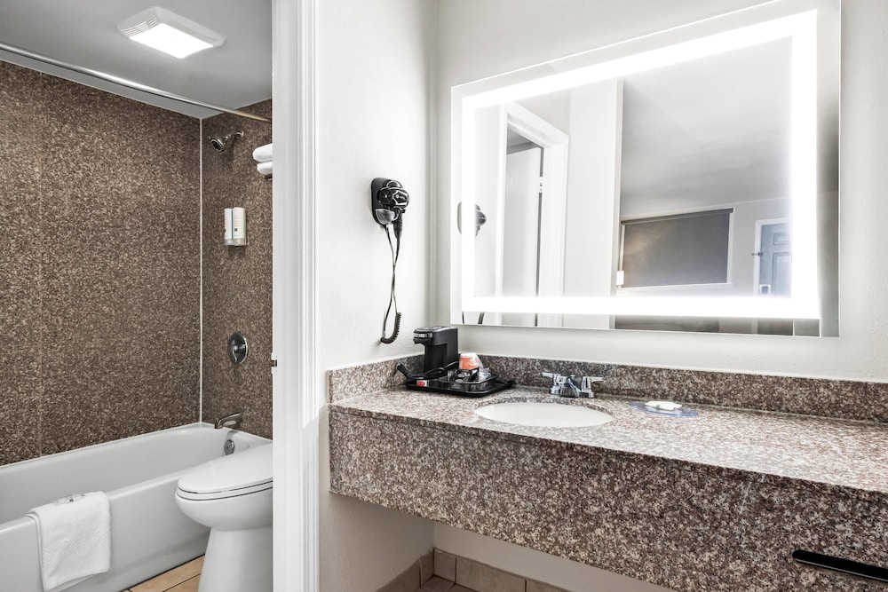 Quality Inn Harvey New Orleans - photo 8