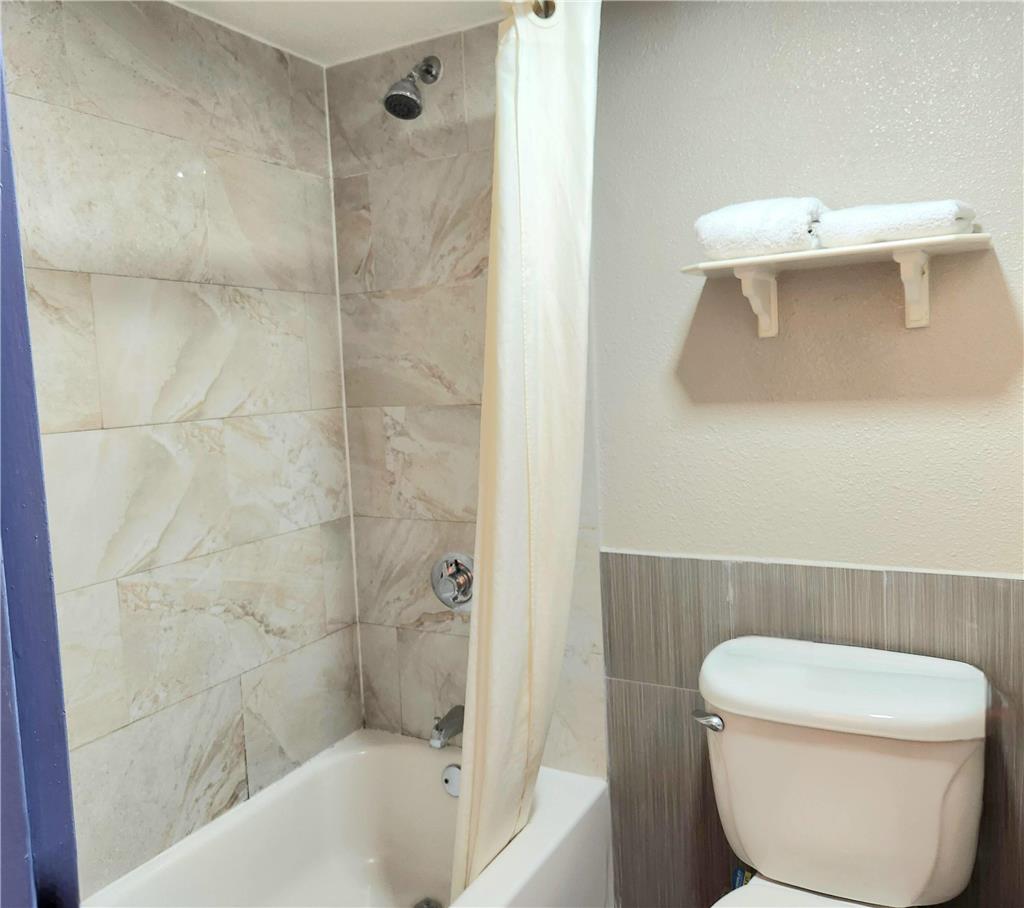 Days Inn by Wyndham Houston - photo 18