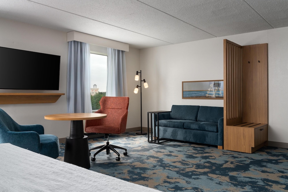 Hampton Inn Neptune Wall - photo 19