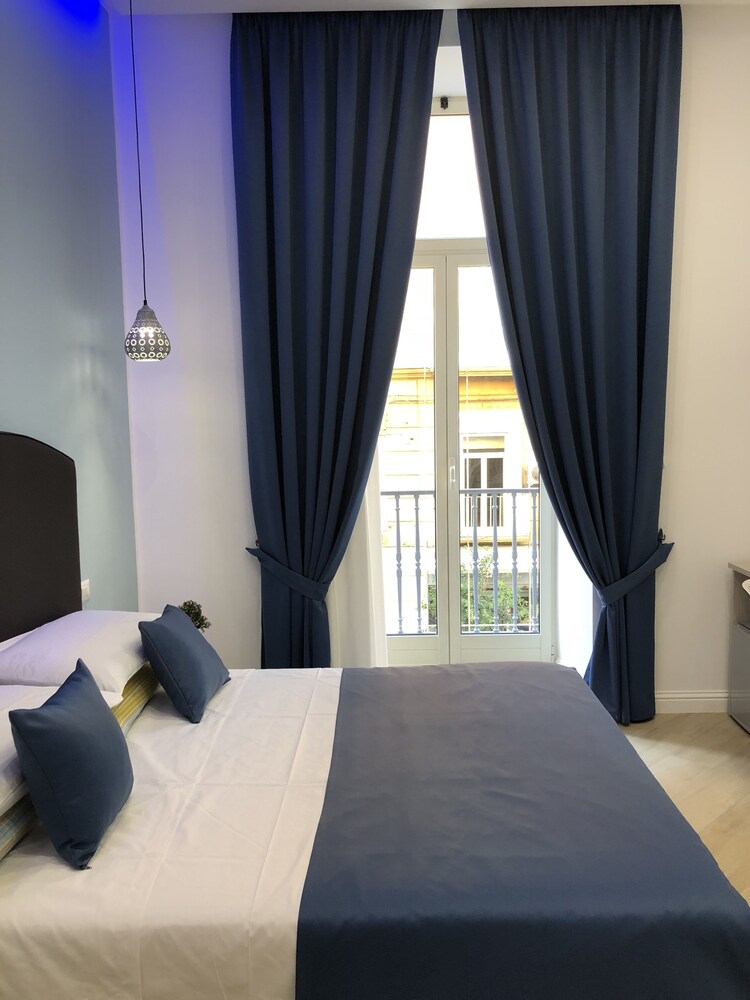 Domo B&B — 4-Star Luxury Hotel in Naples, Italy
