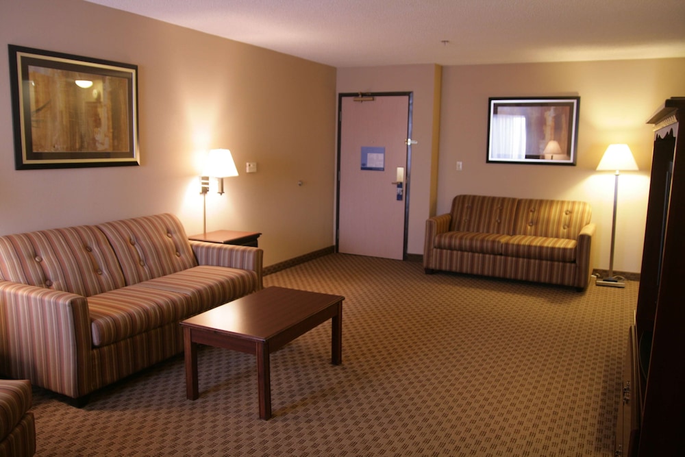 Hampton Inn Olathe - photo 15